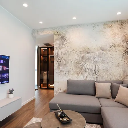 Meridian Luxury شقة *